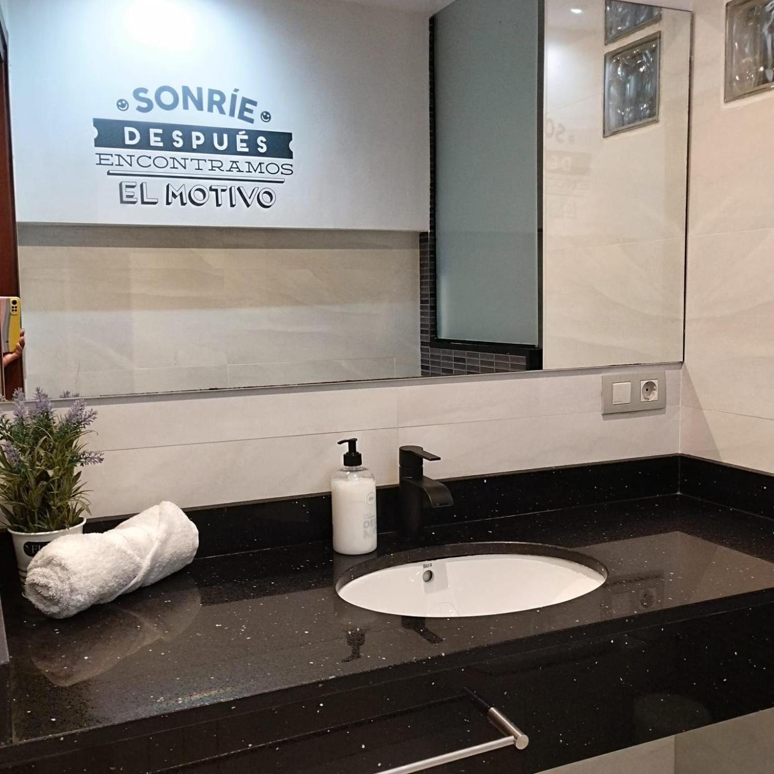 El Atico De La Catedral Apartment Logrono Luaran gambar